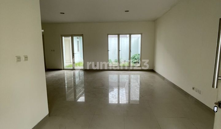 Disewakan Rumah 2 Lantai Siap Huni Dan Rapi Di Suvarna Sutera.  2