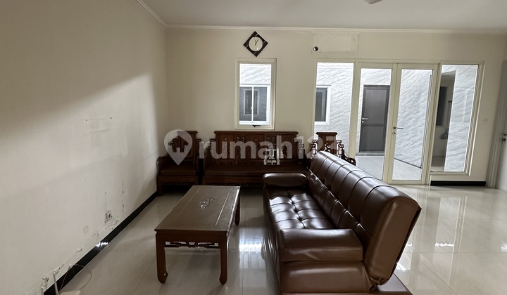 Disewakan Cepat Rumah Besar 2 Lantai Semi Furnish Di Lingkungan Yang Asri Dan Sejuk By Alam Sutera ~ Tangerang 2
