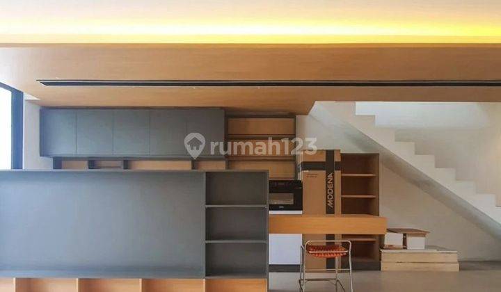 Rumah 2 Lantai Furnished Dalam Komplek Lokasi Tenang, 2