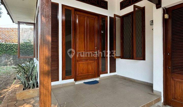 Rumah 2 Lantai Shm, Kondisi Bagus, Hadap Utara 2