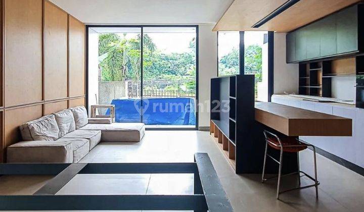 Rumah 2 Lantai Furnished Dalam Komplek Lokasi Tenang, 2