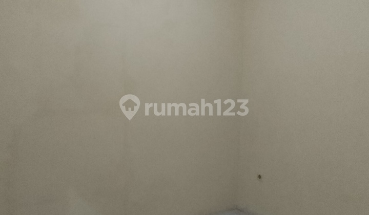 House for Rent Min 2 Years. 2 Bedrooms ******* Flooding 2