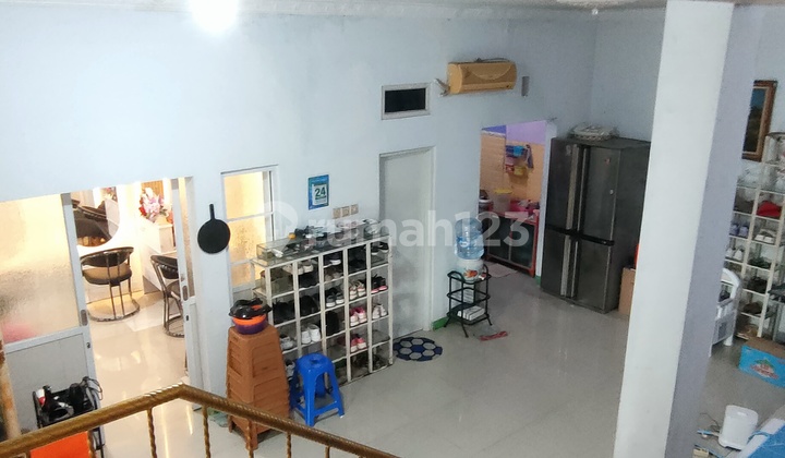 Rumah Hoek Dijual Segera.lokasi Strategis. Full Bangunan