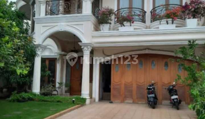 Rumah mewah di Pantai Mutiara, Pluit, Jakarta Utara 2 Lantai, Full Furnished 1