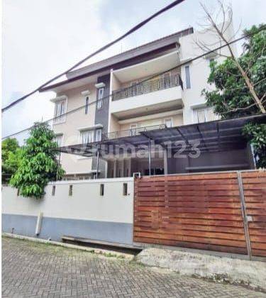 BAGUS!! Rumah Mewah di kebon jeruk indah LT 287m2, HOEK 1