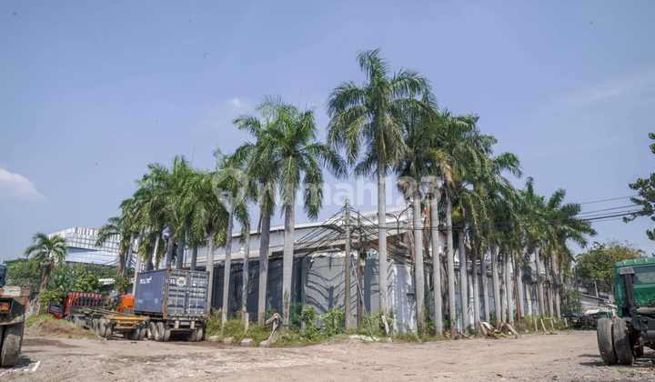 Sunter Warehouse with Hook Position for Large Vehicle Access