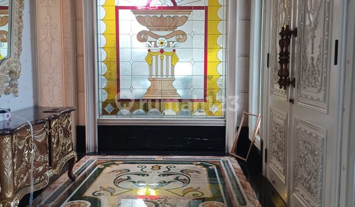 Rumah Classic Mewah Ada Swimming Pool