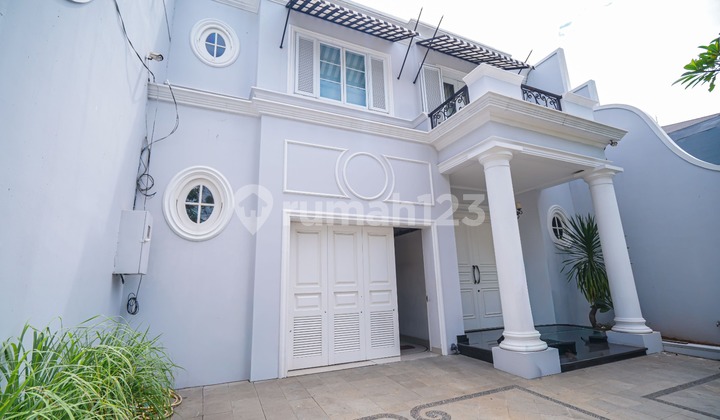 Rumah Bagus Siap Huni, Ada Kolam Renang, Jalan Besar Di Pulo Mas, Jakarta Timur