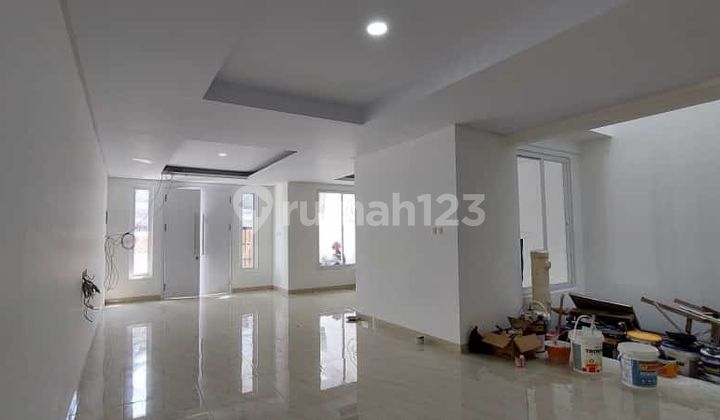 Brand new, 7 x 23, 3.5 floors, comfortable, please contact Su Fen at 085311469655.