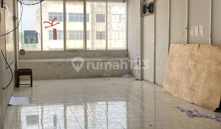 *Dijual Ruko Gandeng 2 Kapuk*
LT : 8x16
3,5 lantai
SHM
Lokasi pinggir jalan
Tersedia lapangan parkir
Harga 5 M nego Butuh Renovasi *Dijual Ruko Gandeng 2 Kapuk*
LT : 8x16
3,5 lantai
SHM
Lokasi pinggir jalan
Tersedia lapangan parkir
Harga 5 M nego Butuh Renovasi