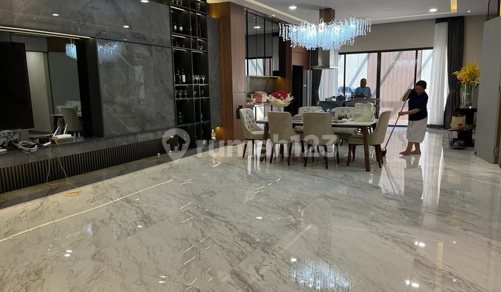 Luxury house in Symphoni Golf Island, Pantai Indah Kapuk, 3 floors, already renovated.