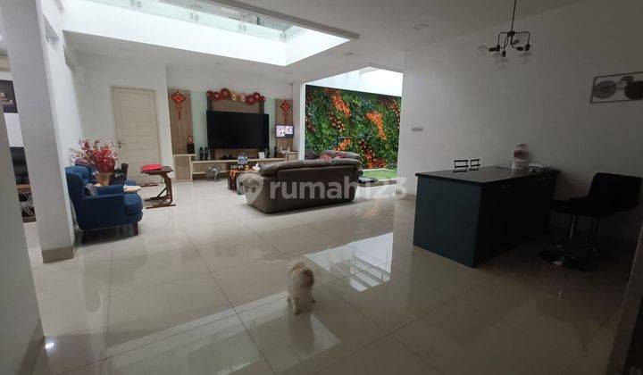 Dijual
Rumah Jelambar
Model Minimalis
LT 315 ( 15 x 21 )
LB 900 - 1000 
KT 4+1
KM 4+1
5 Lantai
SHM
Semi Furnished 
Lantai 1 bisa Buat Usaha Owner Pake Utk Garmen
Jalan Depan Lebar

Harga 13.5M Nego 5 Lantai 1