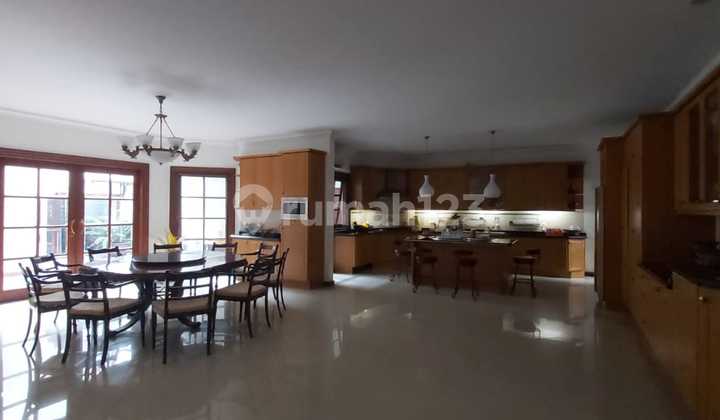 *dijual Rumah Taman S.parman Belakang Hotel Butik*luas Tanah 650 M²posisi Hoek2 Lantai3 Kamar Tidur3 Kamar Mandifurnishedhadap Timurharga 30 M Nego Bagi Yang Berminat Bisa Hubungi Saya Chen Lie Shien No Whatsap 08963564xxxx.thanks. 2