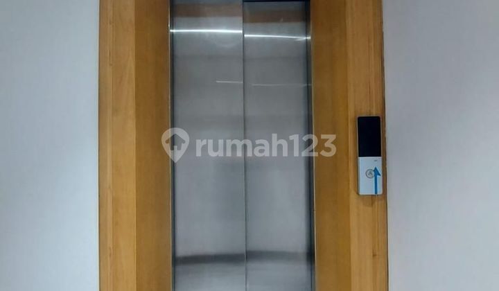 For Sale Quick  

Pondok Indah Niaga Hijau  
Tropical modern design by Atelier Riri  
Land area 264m (certified) physical 274m  
North facing  
Building area 603m  
Width 12m  
Length 22m  

- Basement entertainment center with billiard and karaoke room  
- Elevator  
- Rooftop with jacuzzi 2