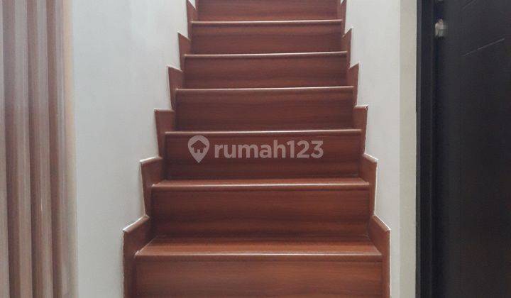 Rumah Unit Hook 2 Lantai 3 Kamar Lokasi Strategis
