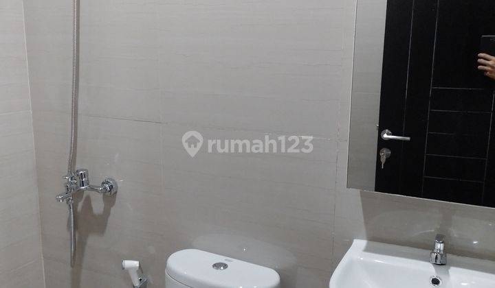 Rumah Unit Hook 2 Lantai 3 Kamar Lokasi Strategis