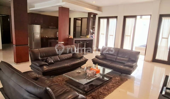 Corner House Radio Dalam Kebayoran Baru 2