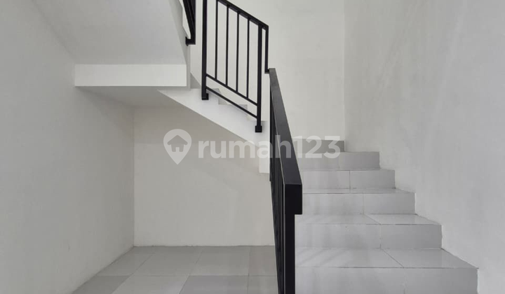 Dijual Rumah Siap Huni Luas Cocok untuk Keluarga Besar di Villa Melati Mas 2