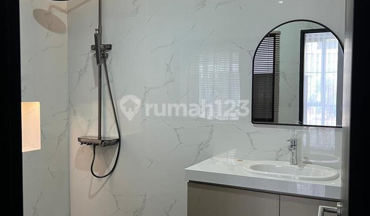 Dijual Rumah 2 Lantai,full Renovasi,design American Classicb