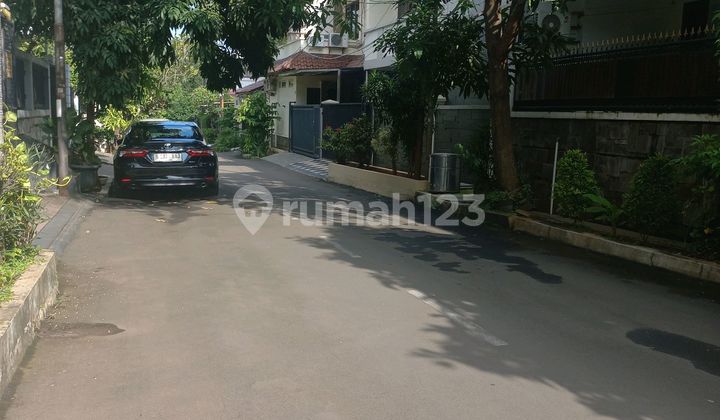Rumah Second Dalam Komplek Besar di Kemanggisan Jakarta Barat