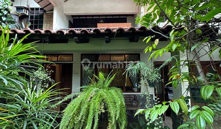Dijual Rumah Second 2 Lantai SHM di Patal Senayan 