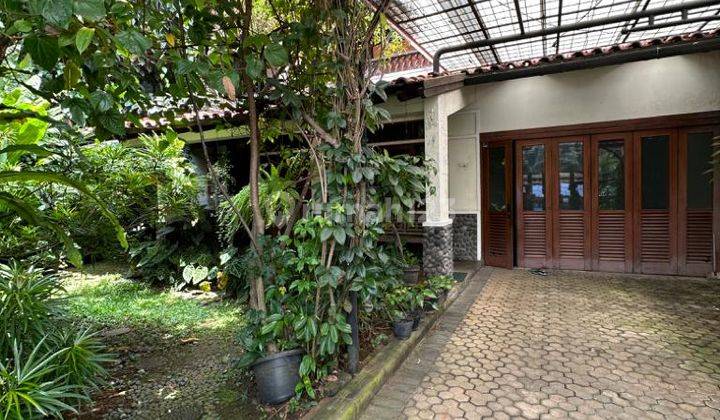 Dijual Rumah Second 2 Lantai SHM di Patal Senayan 