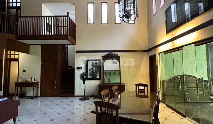 Dijual Rumah Second 2 Lantai SHM di Patal Senayan 