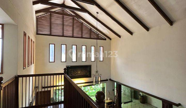 Dijual Rumah Second 2 Lantai SHM di Patal Senayan 
