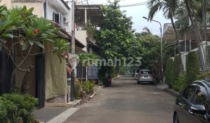 Rumah Second Dalam Komplek Besar di Kemanggisan Jakarta Barat