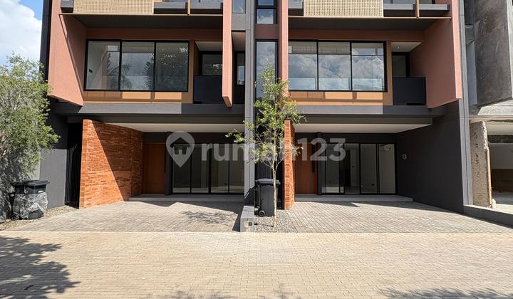 For Sale New 3-Storey House + Rooftop, Strategic Location Near Jorr Toll Road For Sale New 3-Storey House + Rooftop, Strategic Location Near Jorr Toll Road