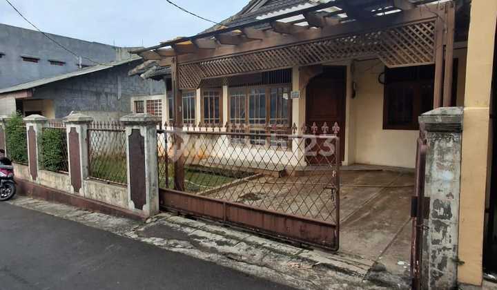 Old 1-Story House Needs Renovation Near UIN Near Lebak Bulus