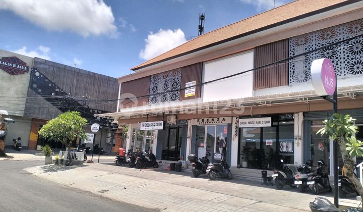 Fitness Room and Coffee Shop