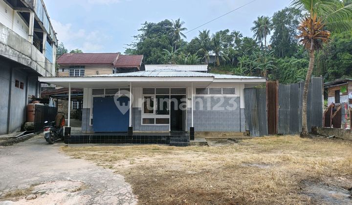 Large Land and Warehouse Building for Sale in West Kendari, SHM on Dr. Sam Ratulangi Street Large Land and Warehouse Building for Sale in West Kendari, SHM on Dr. Sam Ratulangi Street