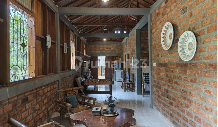 For Sale Villa in Downtown Kendari, Large Land and Established Surroundings