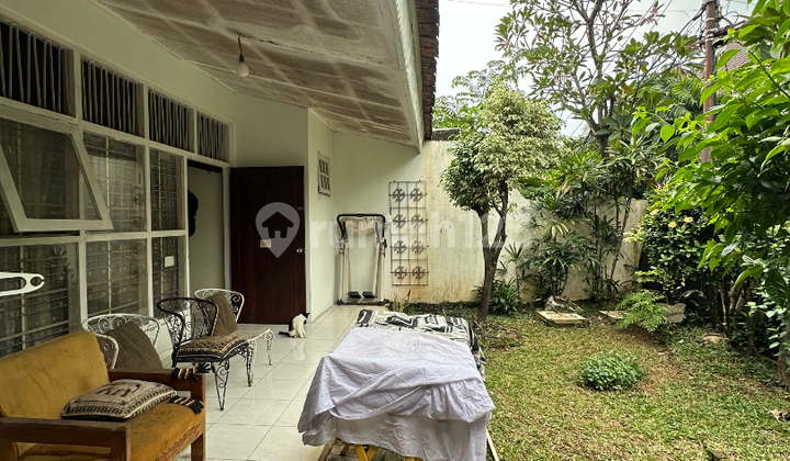 Old House with Land Included in a Complex in South Cipete 2