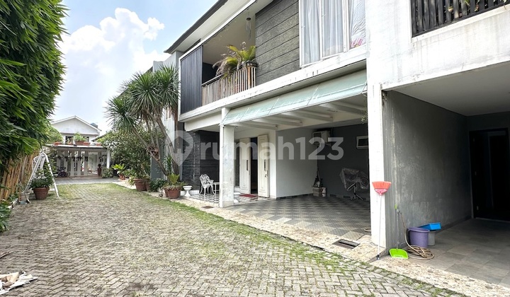 Rumah Minimalis 3 Lantai Dlm Townhouse Di Lebak Bulus