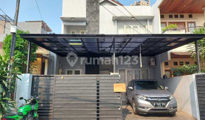 Rumah Cantik Pondok Indah Jakarta Selatan