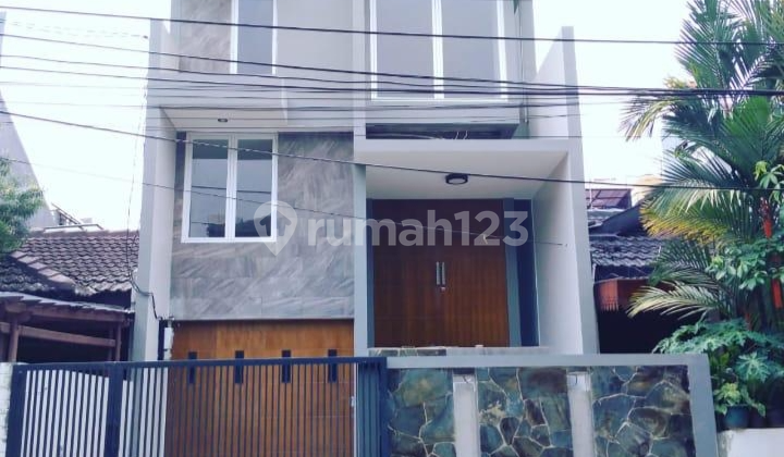 Rumah Cantik 3 Lantai Di Pondok Indah