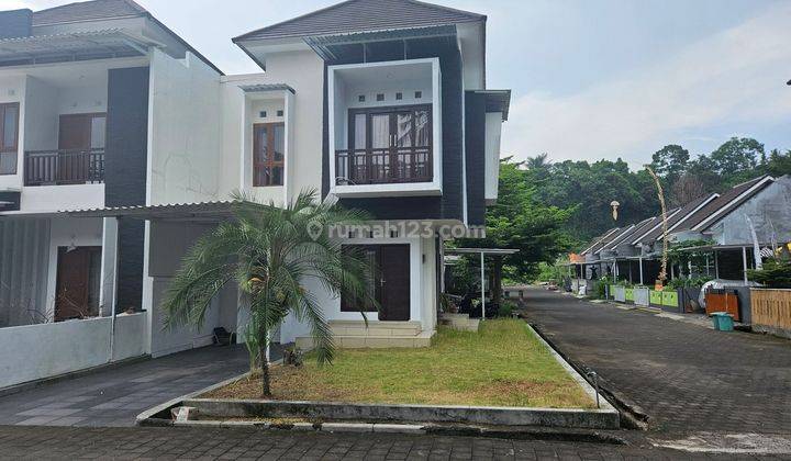 Rumah cantik bersih dua lantai dekat pusat kota Tabanan 1