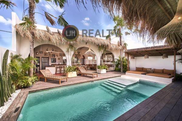 3 bedrooms villa for rent at Bumbak, Kerobokan, Canggu, strategic location, well maintained 1