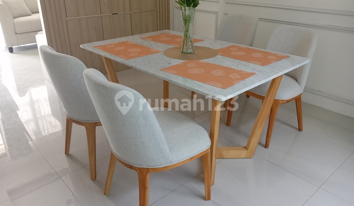 3-Story Japanese-Style Hook House Flood-Free Near Lebak Bulus MRT Station in Pisangan, South Tangerang 2