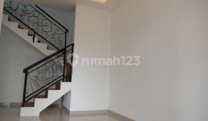 Rumah Bergaya American Classic Dekat Stasiun Krl Dan Kampus Ui Di Beji Depok 