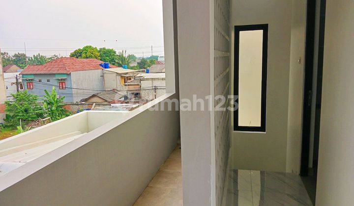 Cirendeu 3-Story House Near Lebak Bulus MRT Station, No Fees in South Tangerang
