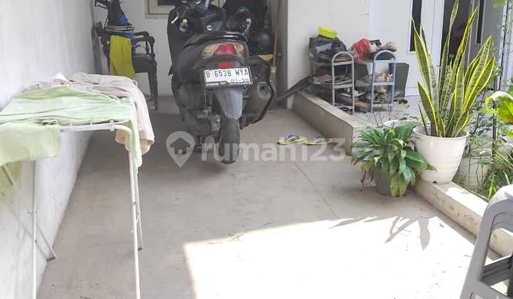 Affordable Sale, 1.5-Story Ready-to-Live House Near MRT Lebak Bulus Station in Puri Flamboyan Rempoa 2