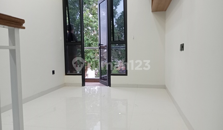 Rumah Dijual 2,5 Lantai Shm Bebas Banjir Dekat Rumah Sakit Hermina Dan Sari Asih Ciputat Di Tangerang Selatan Rumah Dijual 2,5 Lantai Shm Bebas Banjir Dekat Rumah Sakit Hermina Dan Sari Asih Ciputat Di Tangerang Selatan