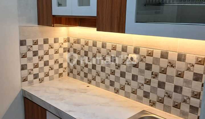 Rumah 2 Lantai 3 Kamar Tidur Strategis di Beji Depok