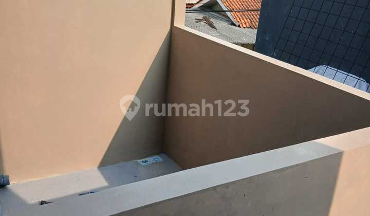 Rumah Minimalis Moderen 2 Lantai Strategis Dekat Pintu Tol Kukusan Depok
