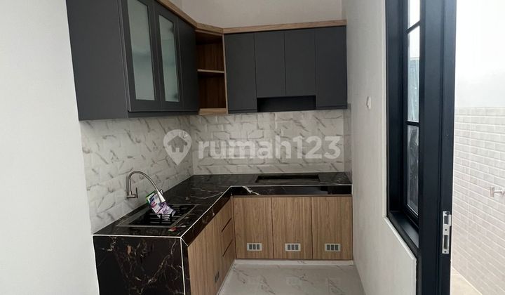 Rumah Moderen 4 Kamar Tidur 2 Carport Bebas Banjir Nempel Jakarta di Tanah Baru Beji Depok
