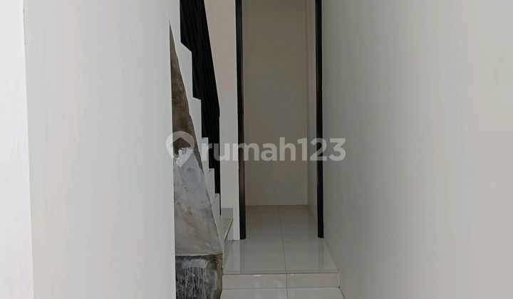 Rumah 3 Lantai 4 Kamar Tidur Bebas Banjir Di Tangerang Selatan 