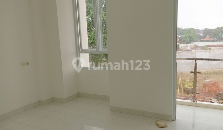 Rumah Dijual 2,5 Lantai Rooftop Bebas Banjir Dekat Kampus Uin Jakarta Di Ciputat Tangerang Selatan Rumah Dijual 2,5 Lantai Rooftop Bebas Banjir Dekat Kampus Uin Jakarta Di Ciputat Tangerang Selatan